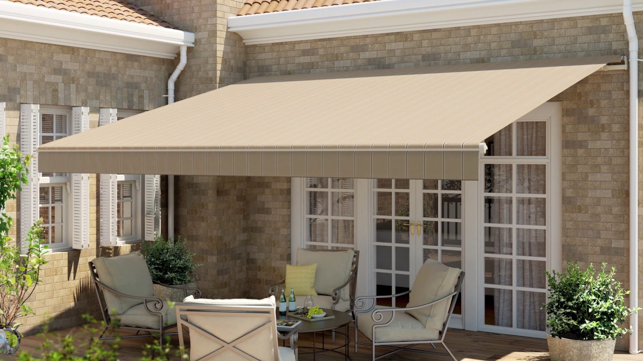 Retractable awning shading a restaurant terrace in Dubai